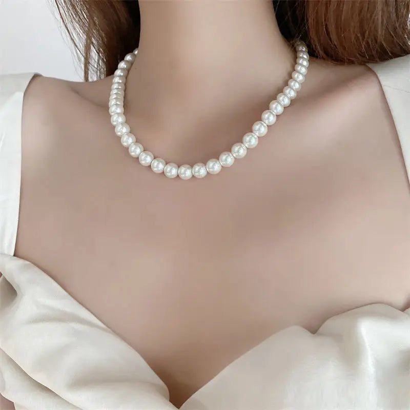 Timeless Elegance: Classic White Pearl Choker Necklace – Handmade Vintage Style