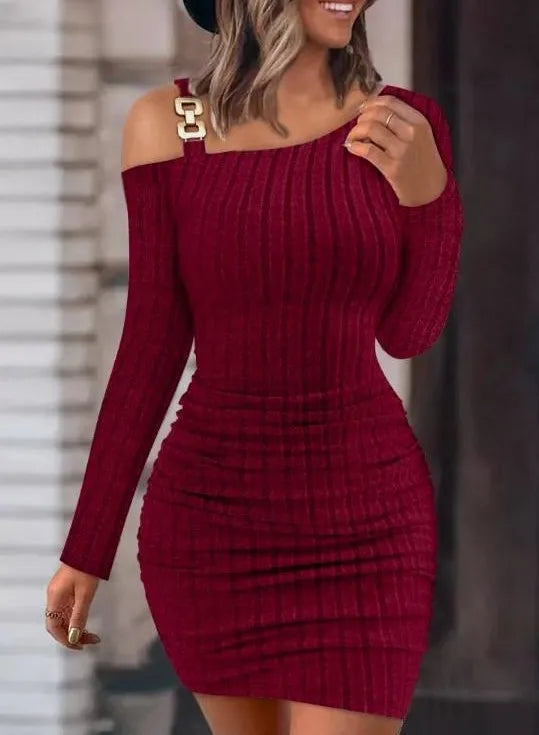 Stunning Off-Shoulder Chain Mini Dress: Autumn/Winter Bodycon Fashion with Long Sleeves - Flattering and Chic Vestidos for Women