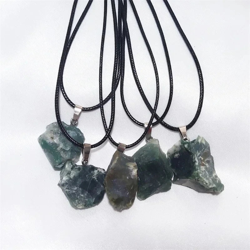 10pcs Natural Irregular Raw Ore Fluorite Crystal Pendant Necklace Energy Stone Healing Amethysts Meditation Yoga Gift Wholesale